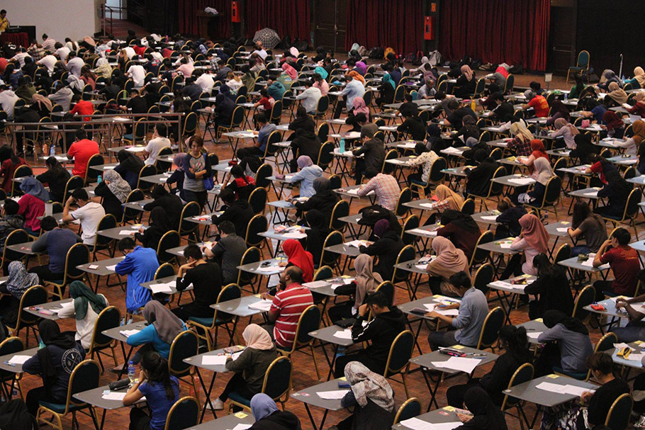 Peperiksaan Akhir Semester Pertama Universiti Putra Malaysia